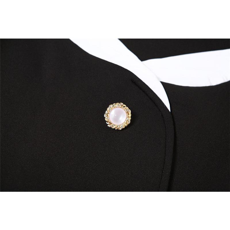 Осенние женские платья с квадратным вырезом и длинными рукавами — фото 15