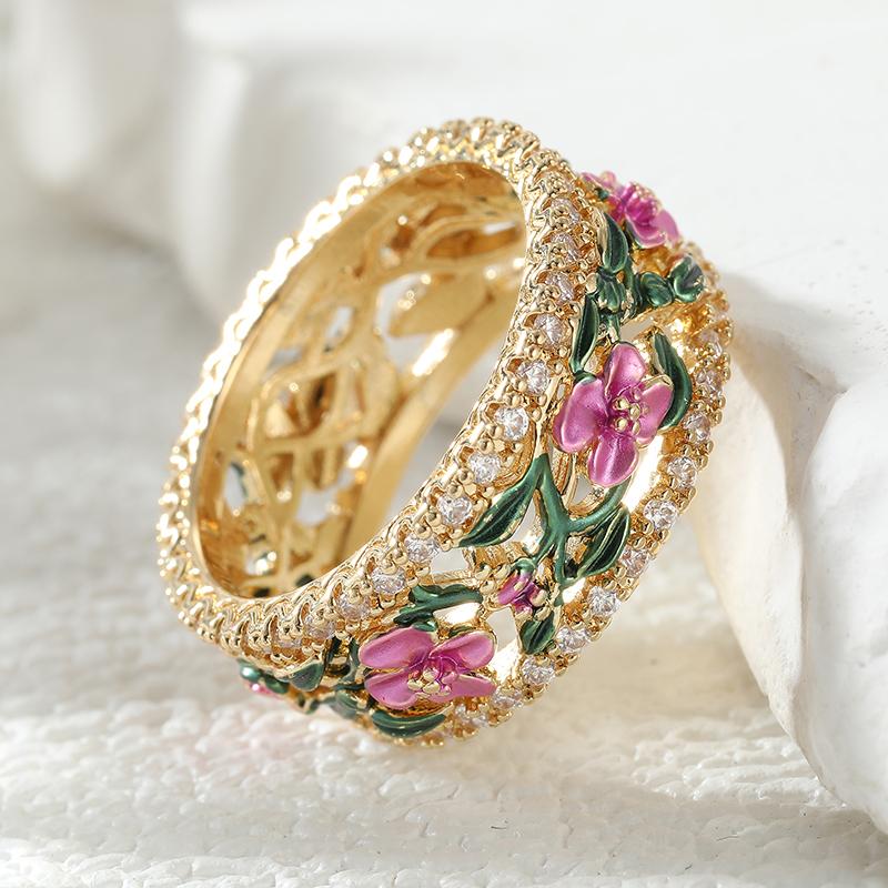 Vintage Inlaid White CZ Flower Enamel Women's Ring Ethnic Gold Color Hand Carving Daily Wear Party Jewelry Anniversary Gift
