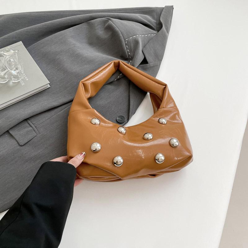 2025 New Women's Bag Korean Version of Fashion Rivets Personalized Fashion Niche Shoulder Bag Internet Celebrity Messenger Armpit Bag