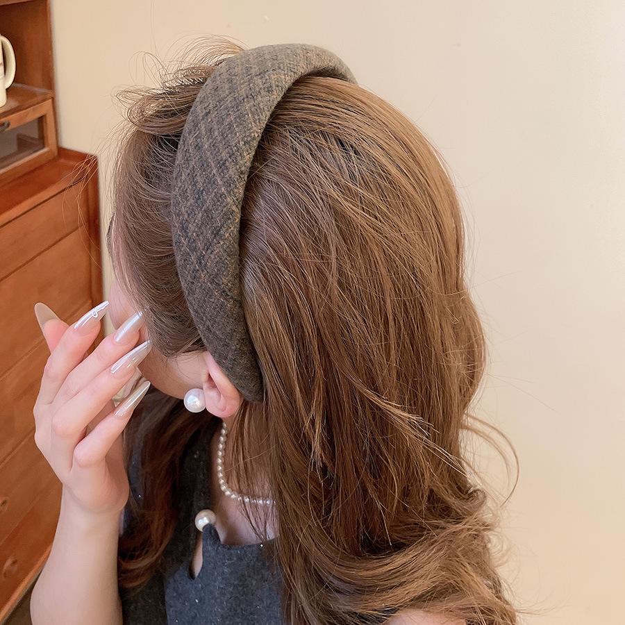 Retro Leopard Print Acrylic Headband - Non-Slip, High Skull Top Design for Women