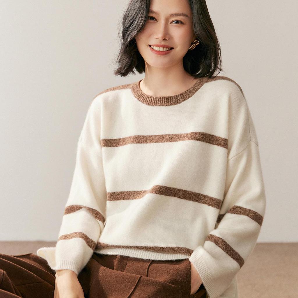 Women's Striped Cashmere Knit Top - Loose Fit, Round Neck, Soft, Versatile Fashion for Autumn/Winter.