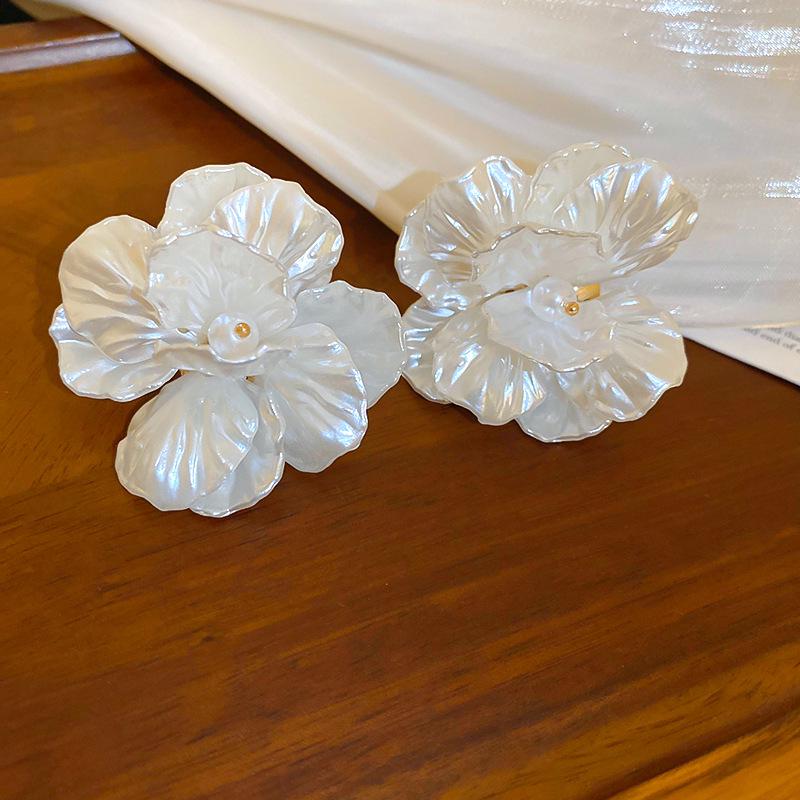 Silver Needle White Heart Tassel Earrings: Luxurious, Versatile, and Stylish Stud Earrings for Women.