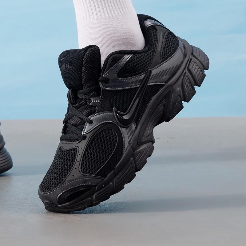 Nike Men's V5 RNR Casual Shoes