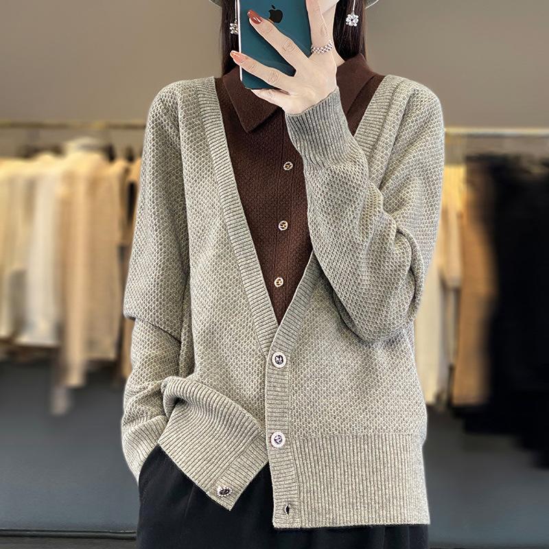 

24 autumn and winter new PO neck knitted sweater long-sleeved women s color matching fake two pieces design sense plus cardigan loose top M