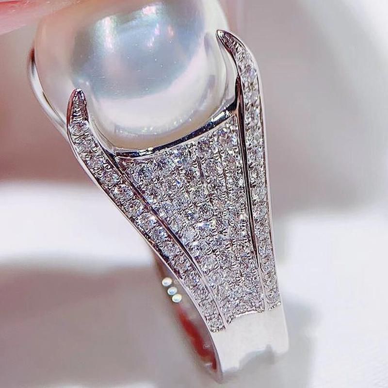 Huitan Luxury 4 Claws Setting Big Imitation Pearl Rings Women Wedding Party Temperament Accessories Fancy Gift Statement Jewelry