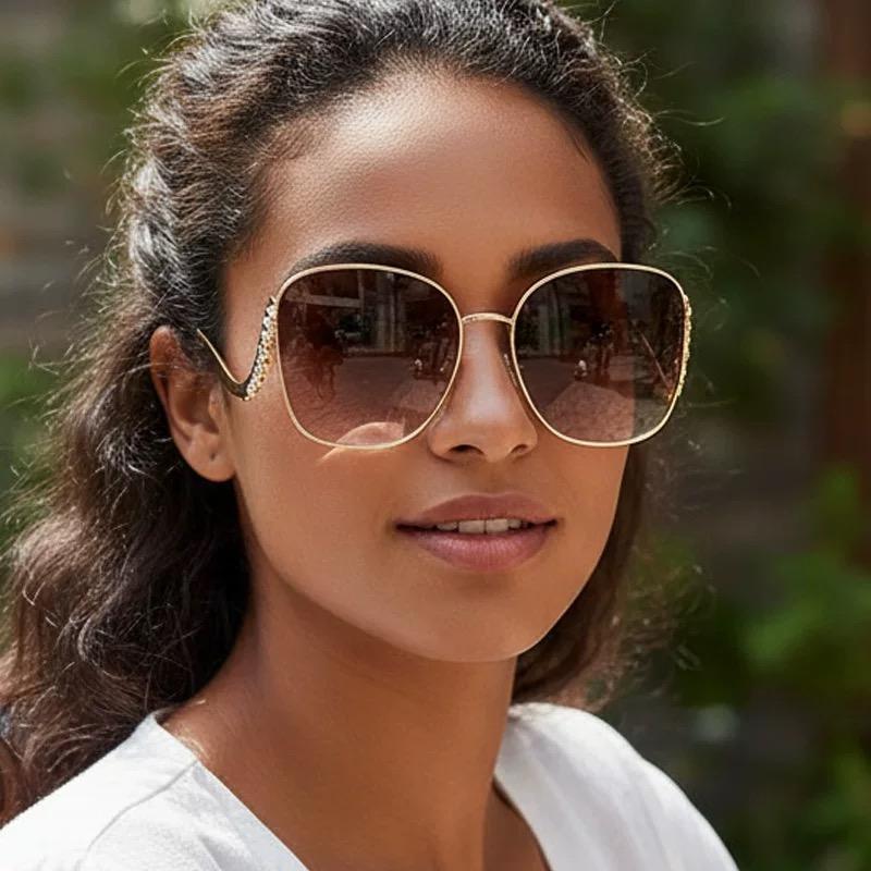 Oversized Sunglasses Women For Female Vintage Sun Glasses Punk Popular Luxury Brand Designer Metal Diamond Curved Leg Shades