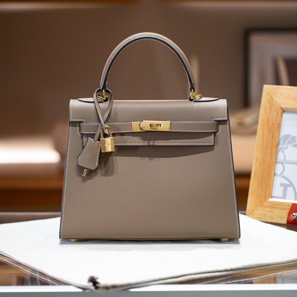 28 Second-Generation Cowhide Tote Bag Large Capacity Handbag Fashion Single Leather Decoration Womens Bag