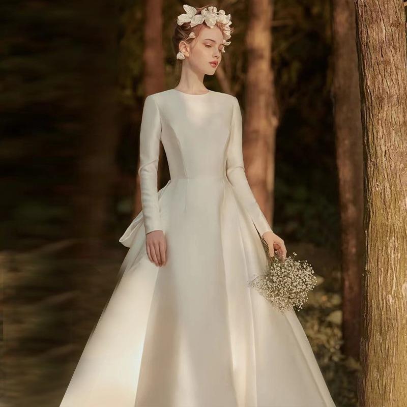 Long-sleeved satin light wedding dress autumn and winter new light wedding dress banquet evening dress sexy and thin