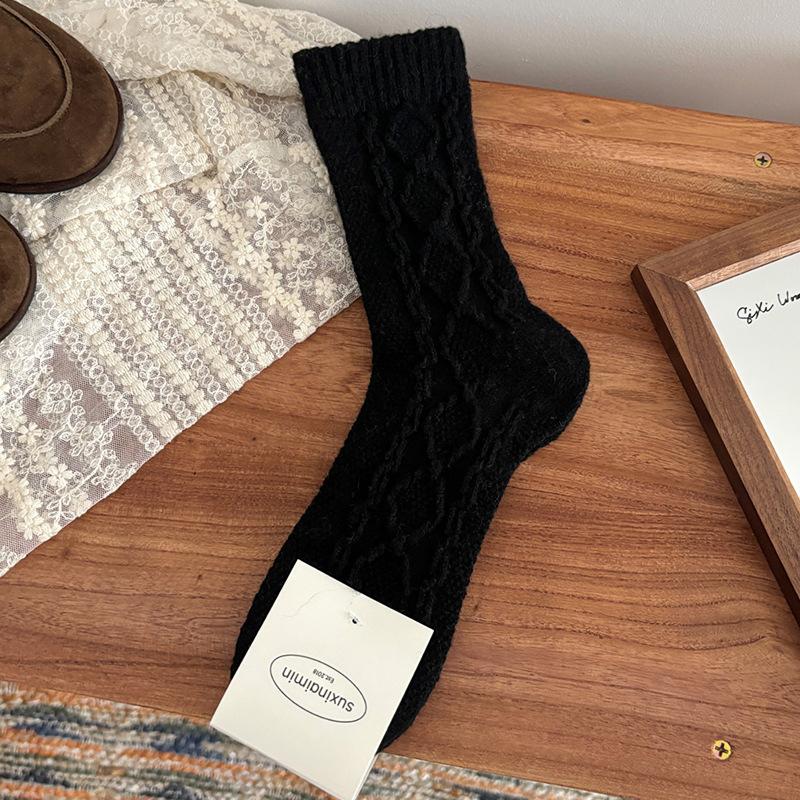 

Wool socks Children s autumn and winter tube socks to keep warm Winter Japanese ribbed twist stacking stockings One size fits all чёрный