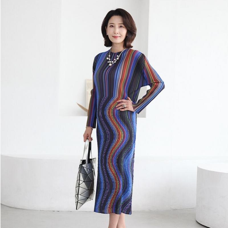 Shiz Madam Women S Wave pleatS dreSS N2714