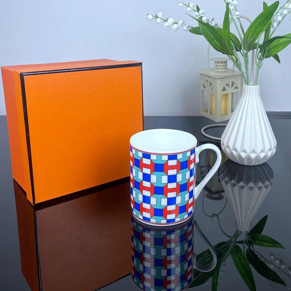 Europäischer Leichter Luxus Fortschrittliches Knochenporzellan Tasse Becher Becher Exquisite Nachmittagstee Hochwertige Tasse Wasserbecher Kaffeetasse Weihnachtsgeschenke