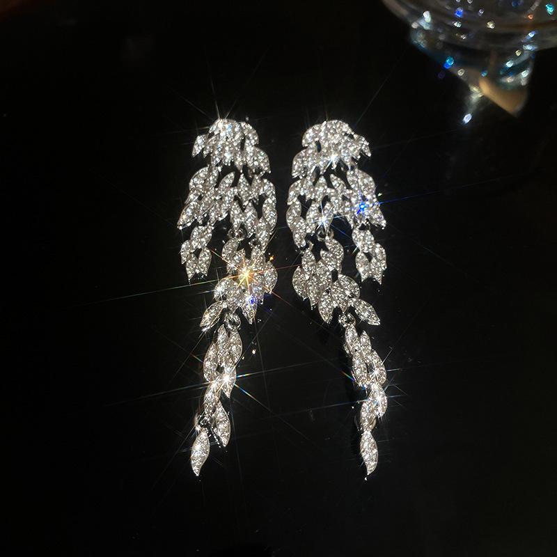 Retro High-End Silbernadel Diamantbesetzte Blumenohrringe, Europäische und Amerikanische Übertriebene Temperamentsohrringe, Leichter Luxus Nischenohrringe