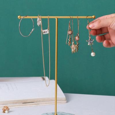 Schmuckherstellung – Verpackung & Präsentation von Schmuck