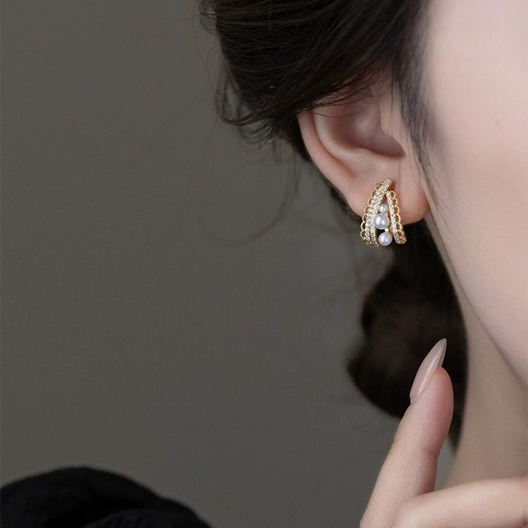 Real Gold Electroplating Temperament Diamond Stud Earrings Women'S French Retro Zircon Earrings Light Luxury Ear Jewelry