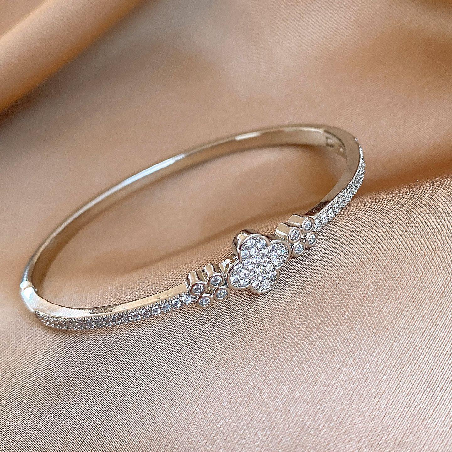 Cold wind zircon flower round buckle bracelet temperament bracelet fashion versatile commuter jewelry