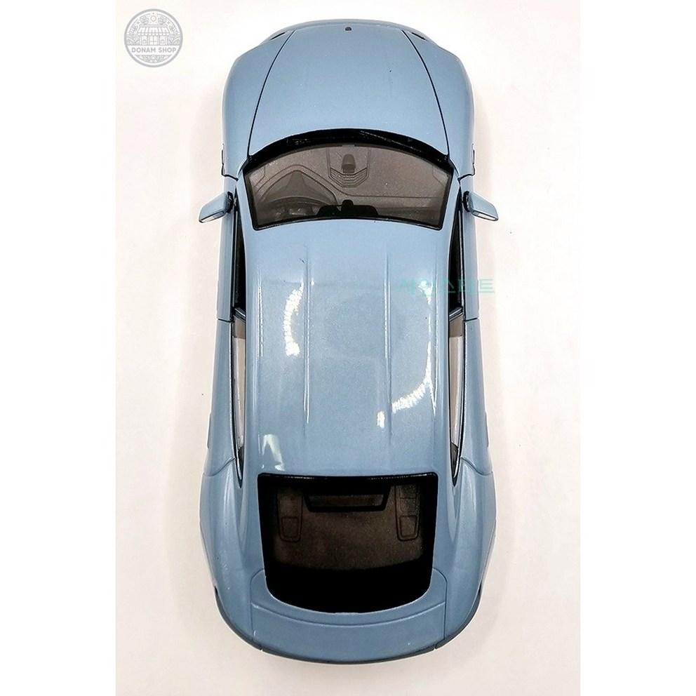 Welly Porsche Taycan Diecast Model Car 1:24 Scale
