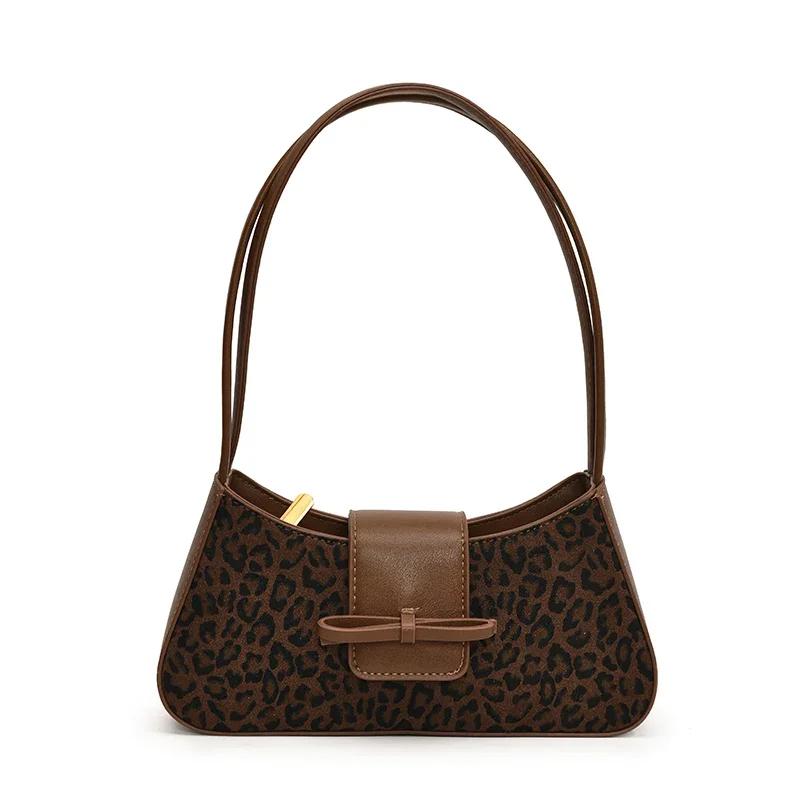 Small leopard print bag for women  new winter fashion 4  versatile  retro shoulder bag  niche  displacement bag
