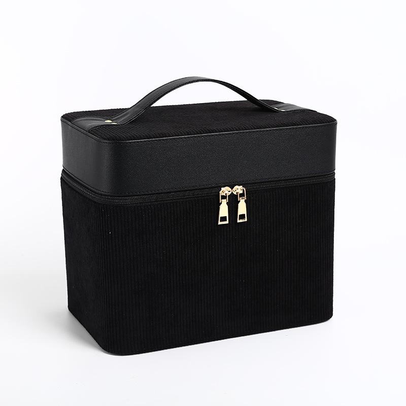 Large Capacity Minimalist Makeup and Toiletry Case for Professional Artists