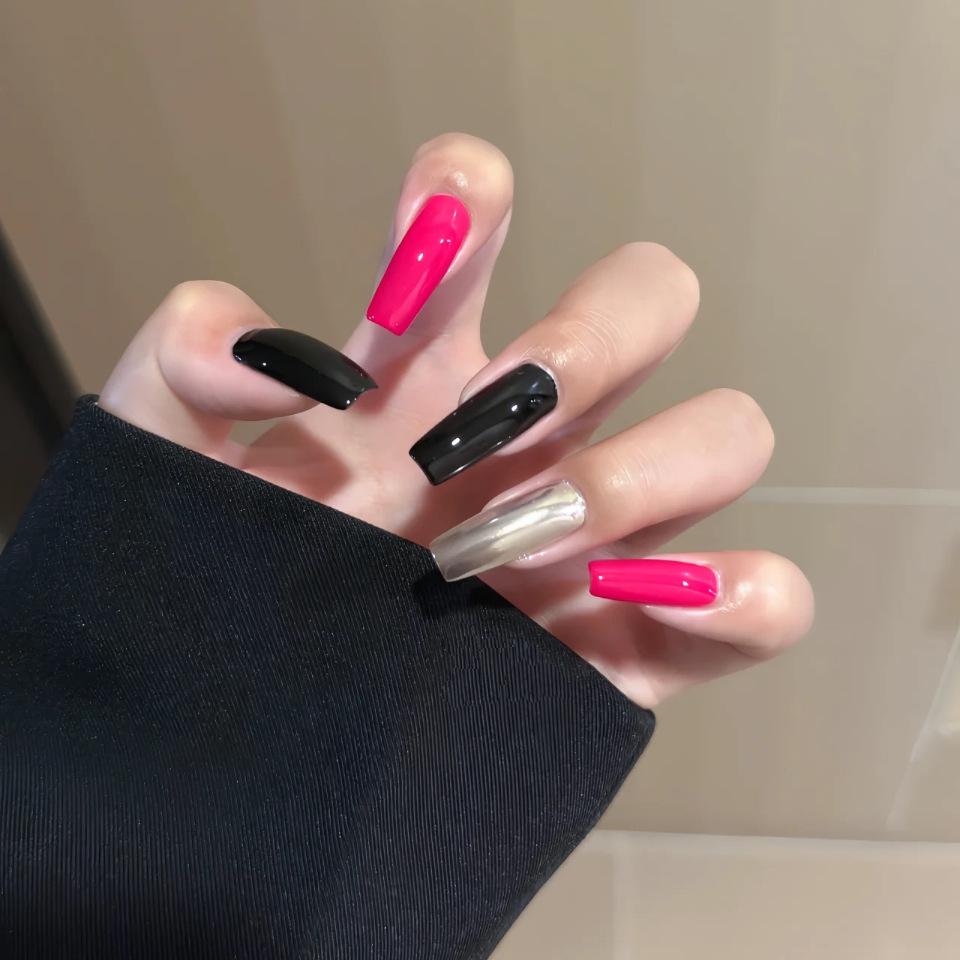 

Barbie Black Mirror Pink False Nails - 24 Wearable Nail Art Stickers Glue Version