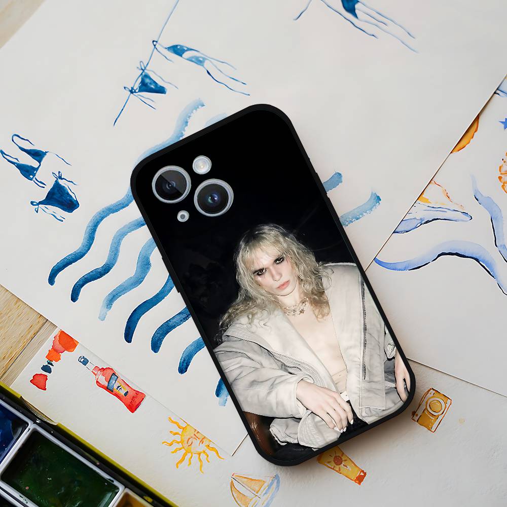 2hollis Singer Phone Case For IPhone 17 Pro 15 13 14 16 11 12 Pro Max 7 8 Plus XR XS X SE Matte Soft Funda Silicone Cover