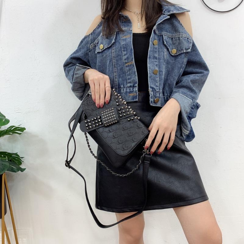 Fashion Women's Bag Embossed Rivet Black Skull Shoulder Bag Women's Casual Trend Oblique Span Women's Bag Versatile