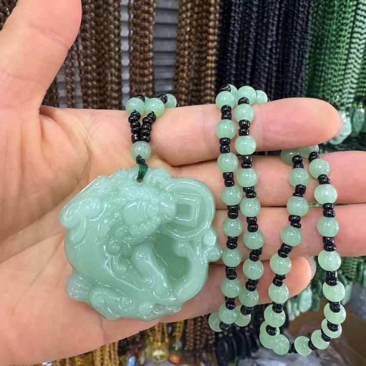 Imitace aventurínu Svetrový náhrdelník - Design zelí Guanyin od značek Wu Shi a Dragon & Phoenix