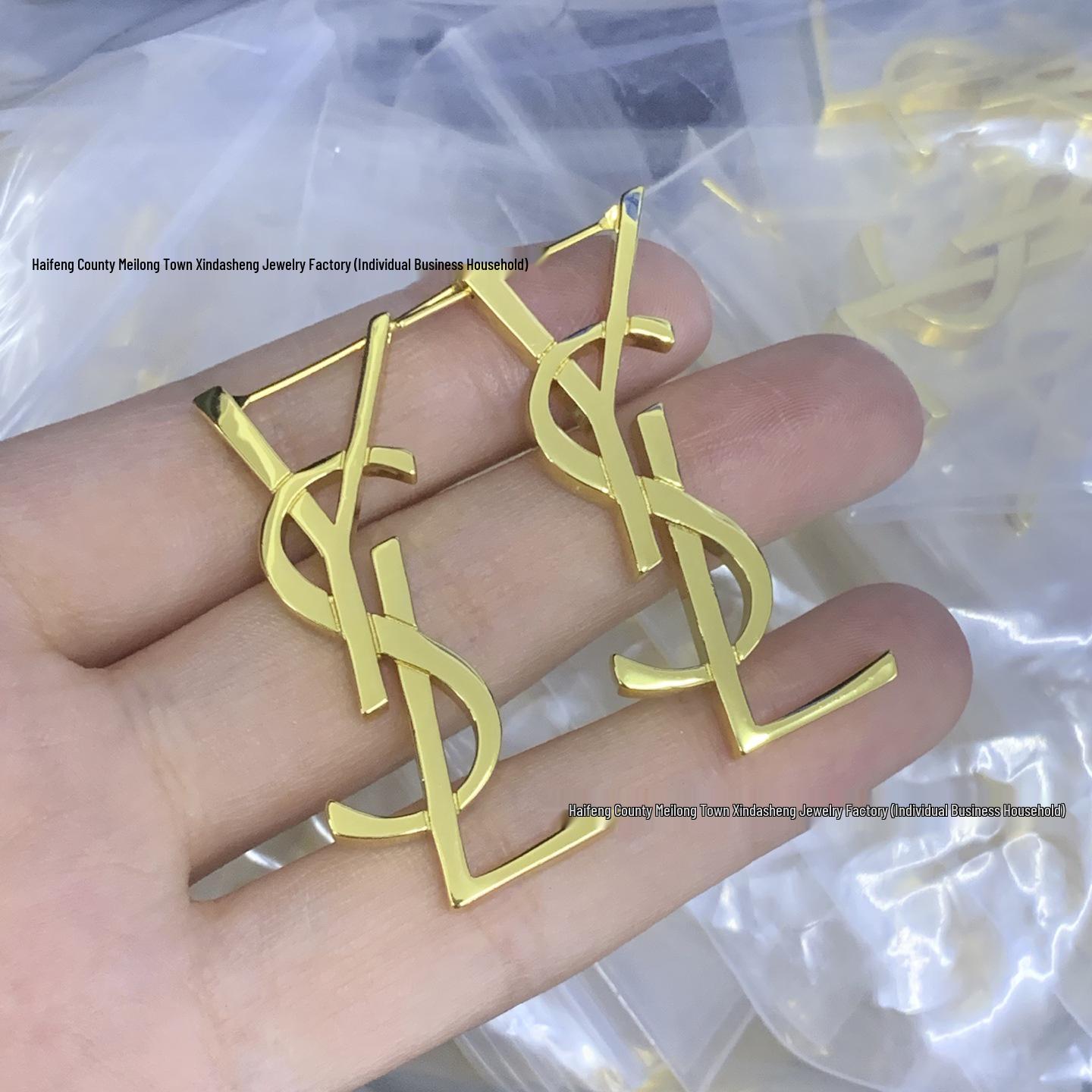 

Серьги-пусеты с буквами YSL Saint Laurent и набор в стиле ретро: ожерелье, браслет, брошь для женщин