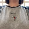 Rood Duivels Oog Hanger met Duivelsvleugels Kruis - Roestvrij Staal Ketting