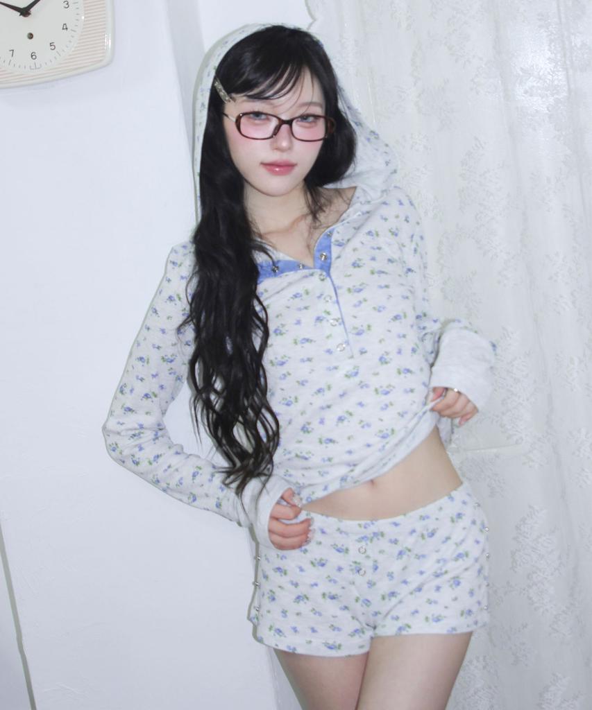 Chelikwili Soft Waffle Mini Shorts - Gray Floral