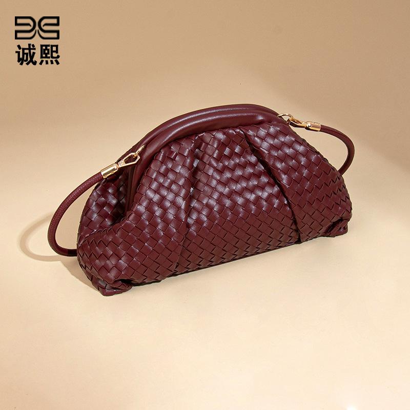 Logo Labeling Hand-woven Bag Cloud Bag Fashion Shoulder Messenger Bag New Women's Shell Bag