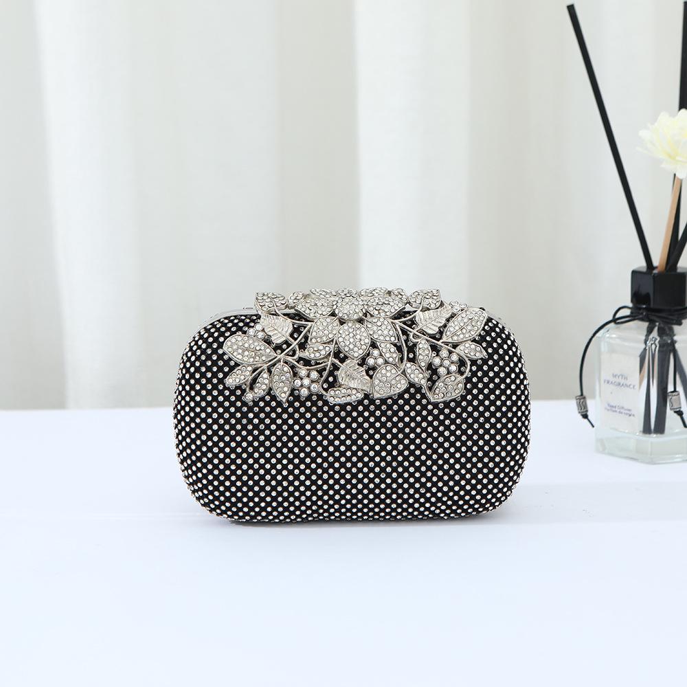 Women's Versatile Large-Capacity Handbag with Inlaid Diamond Leaf Chain