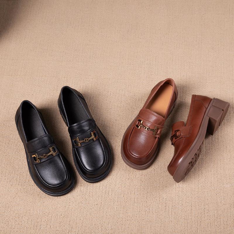 The first layer of cowhide loafers women's 2025 spring new one-pedal leather soft-soled casual commuting small leather shoes women's shoes