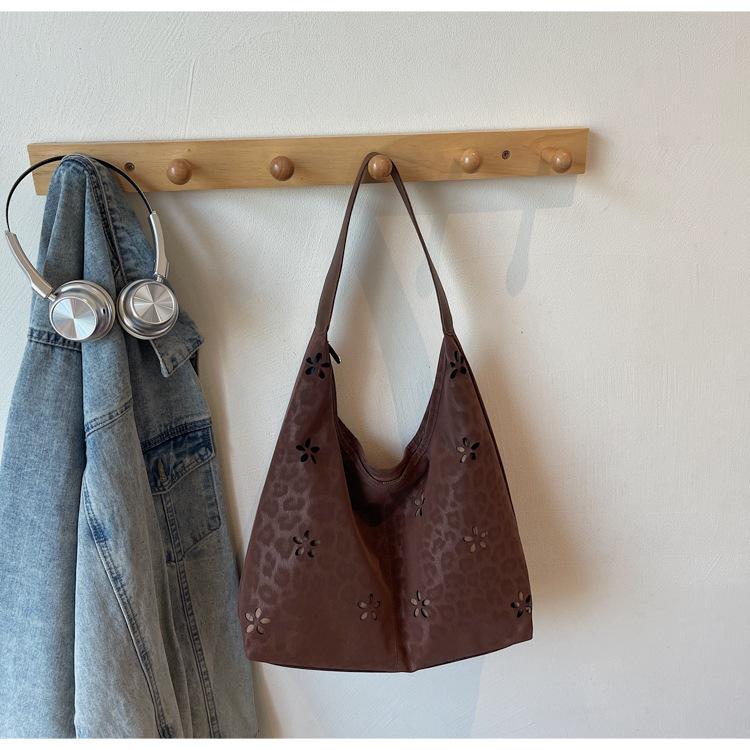 

Versatile leopard print big bag women s 2025 new trendy fashion lazy style tote bag autumn and winter simple underarm shoulder bag