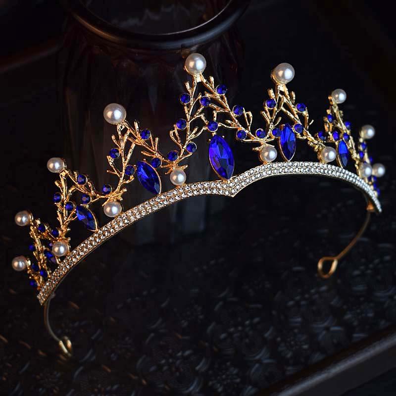 

Высококачественная и элегантная корона для детских принцесс. Девушка-ведущая исполняет хрустальную бриллиантовую корону на день рождения