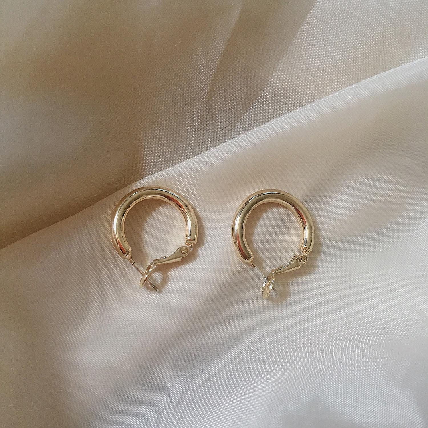 

Circle s925 silver needle earrings femininity Internet celebrity cold style high sense versatile ring earrings earrings 925 silver