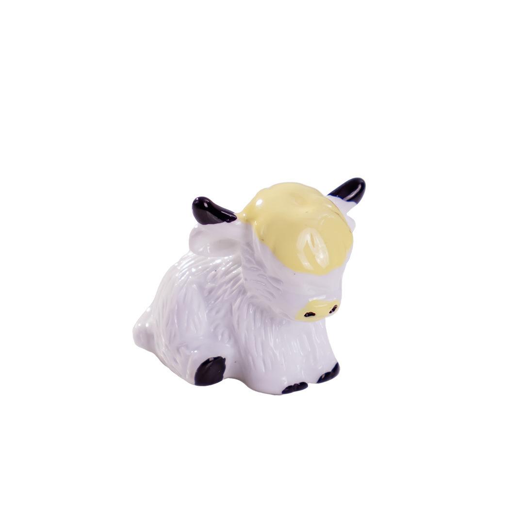 

Cartoon Sitting Yak Figurine Resin Craft Home Desktop Car Ornament one size білий