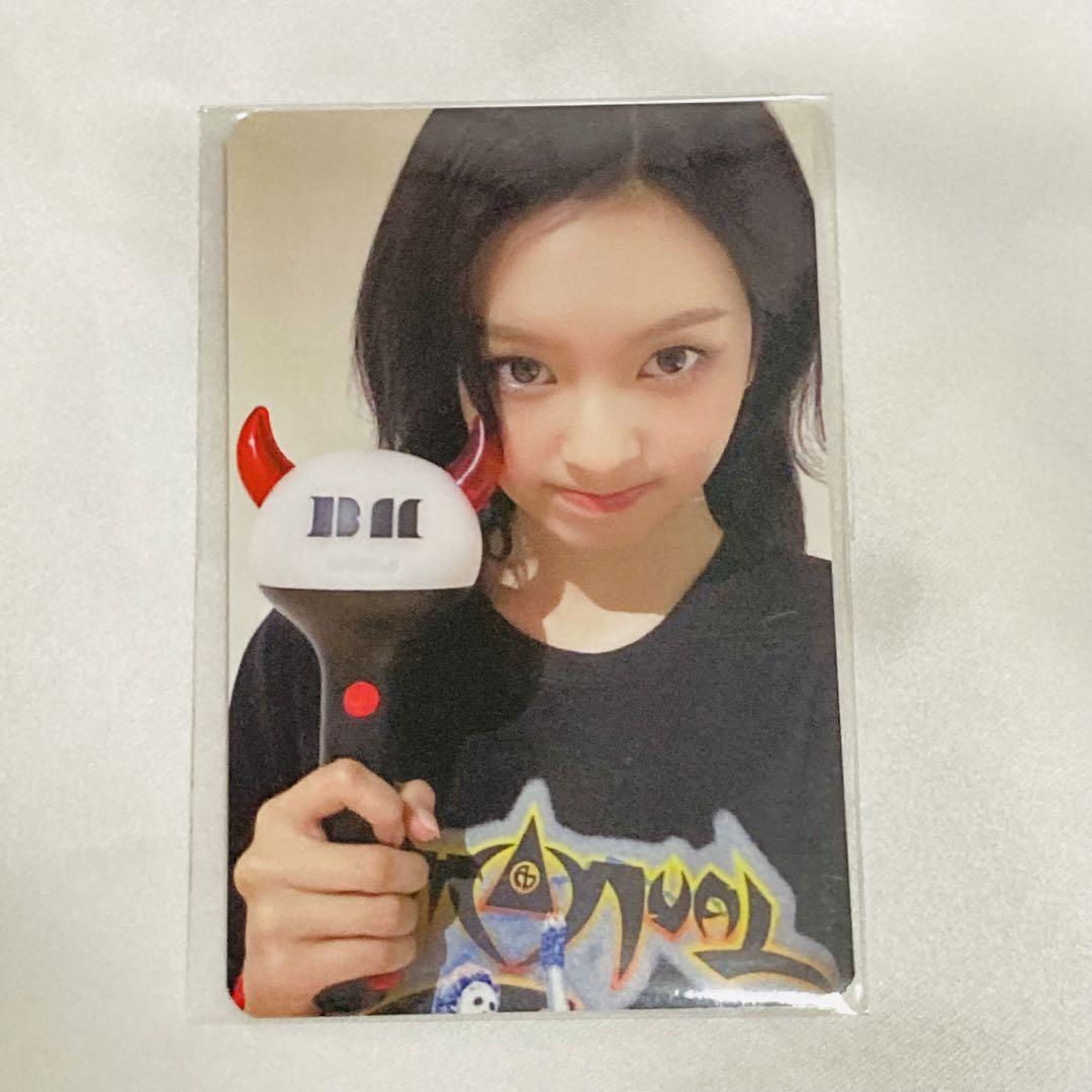 

[ИСПОЛЬЗОВАННАЯ] Бонусная коллекционная карточка BABYMONSTER CHIQUITA Penlight