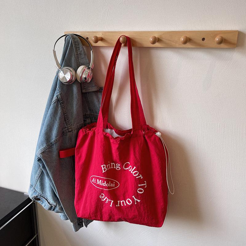 

2025 Korean version of casual literary canvas bag ins simple letter printing handbag fashionable retro shoulder women s bag красный