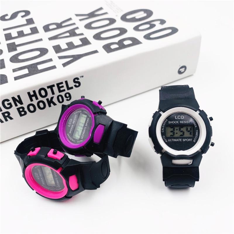 And Lightweight Comfortable Childrens Watch Round Dial Shape With Plastic Material Case