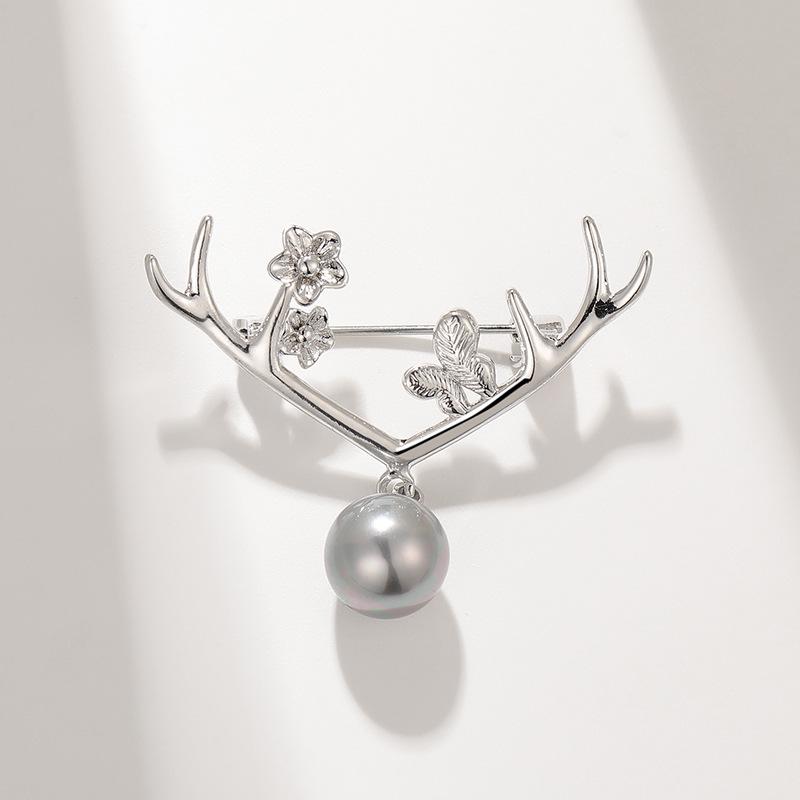Elegant Pearl Antler Brooch - Deer Head Corsage Pin for Women
