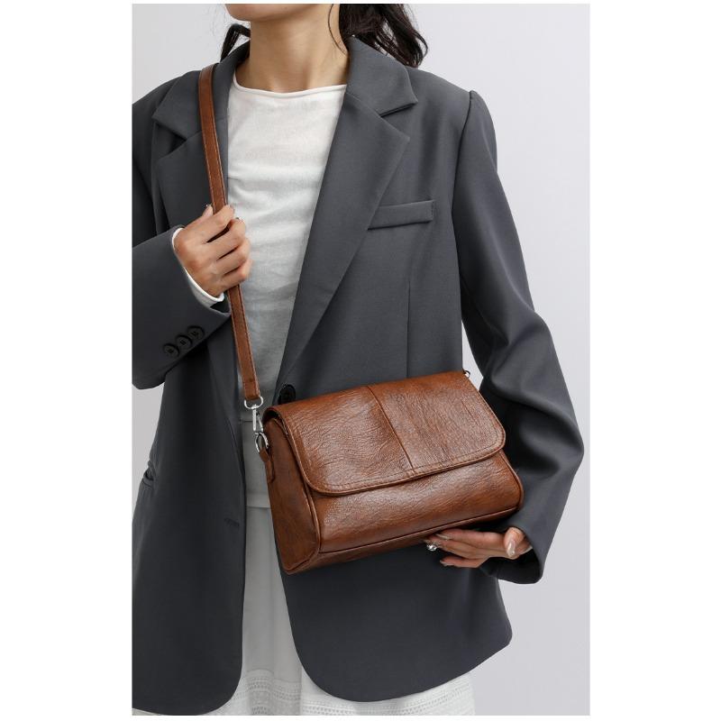 Bolsa Transversal em Couro com Cera de Óleo Retrô, com Textura e Sensação Vintage, Design de Aba Simples e Elegante, e Alça de Ombro Ajustável