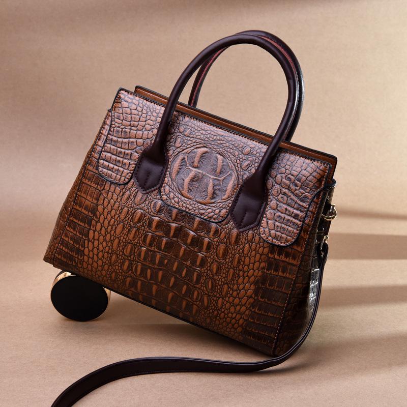 2025 New Fashion High-end Crocodile Leather Women Handbag Large-capacity Waterproof Lightweight Messenger Bag Temperament Commuter Shoulder Bag