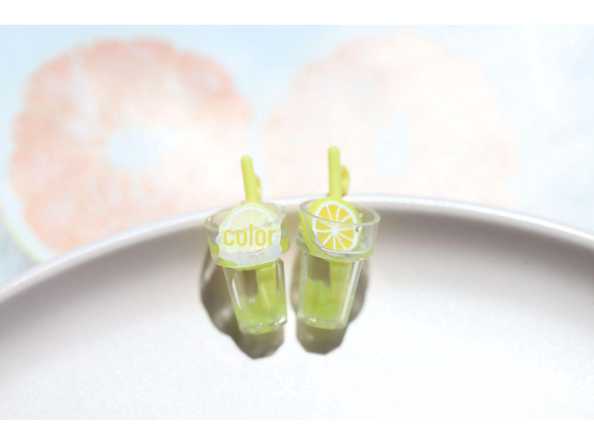 

Светящийся 3D брелок в виде бутылки с напитком в виде кусочка фрукта и серьги-подвески 1.2cm x 2.5cm