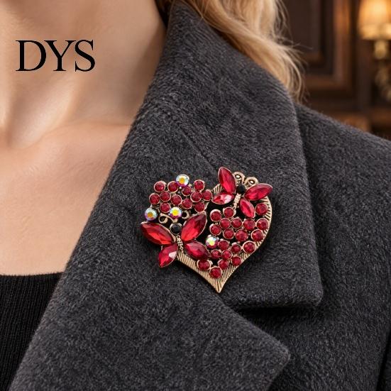 Fashionable Accessory for Women Vintage Butterfly Brooch Women, Heart Shape Rhinestone Lapel Pin, Durable Metal Jewelry Fashion Suit Coat Scarf