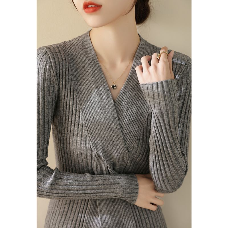 

Зима Новинка Молочно-белый Приталенный Прилегающий Трикотаж Женский Дизайн Крест V-образный вырез Толстый Свитер Топ Melange gray L