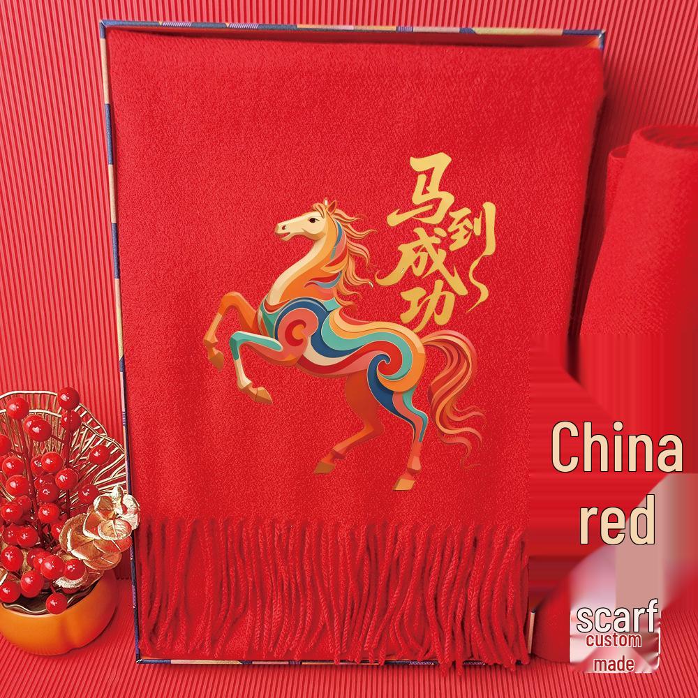 Roter Schal mit individuellem Logo für das Firmenjubiläum - Sonderveranstaltung zum Jahr des Pferdes