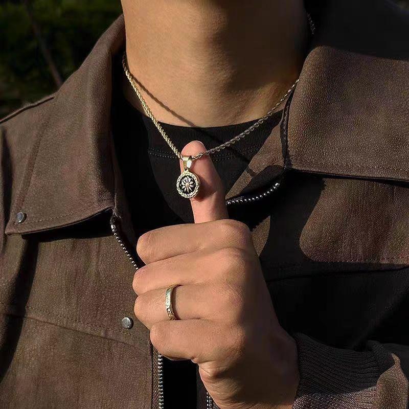 Goldene Runde Antike Münze Eingelegte Halskette Unisex High-End Vielseitige Pulloverkette Wasserdicht Schweißfest Nicht Verblassend