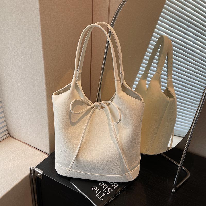 Fashion design underarm large bag women's new large-capacity commuter tote bag versatile shoulder bag