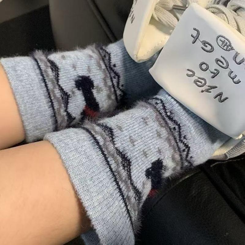 Autumn and winter Fair Island plush socks for women, warm, thickened, cute puppy medium-leg pile socks in Zhuji
