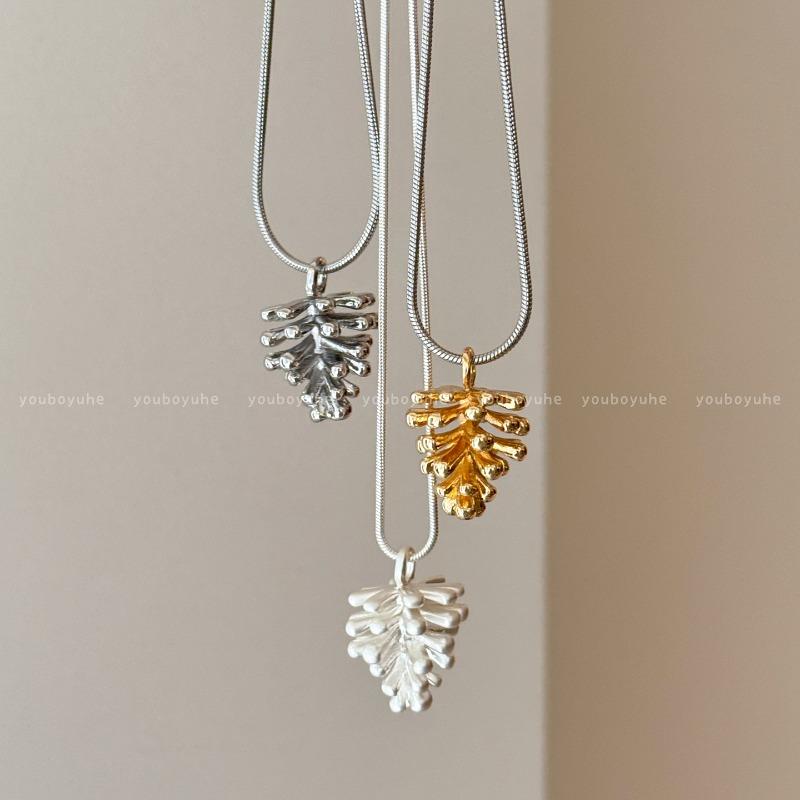 Pinecone Long Necklace Women's Luxury Minimalist Sophisticated Sweater Chain Winter Cool Style Accessory